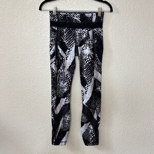 Lululemon Black & White Printed Inspire Tight II Size 2